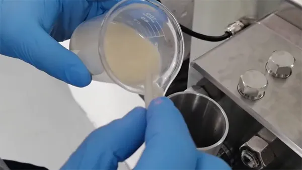 تفكيك خلايا Pichia Pastoris باستخدام جهاز خالط مخبري عالي الضغط